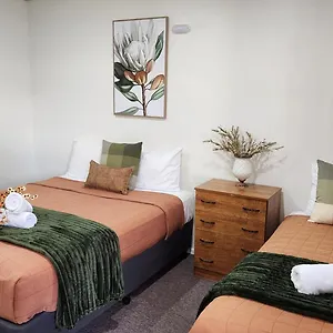 Affordable Gold Motel