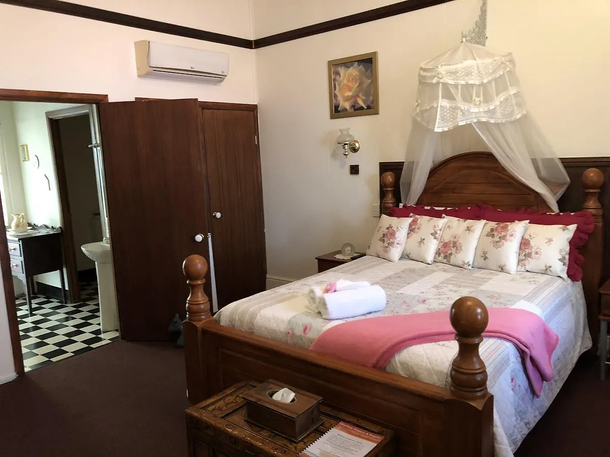 Royal Private Hotel Charters Towers 2*,  Australia
